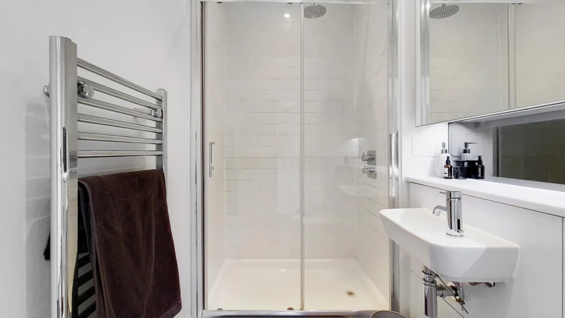 Stay In Style: Modern 2-Bed In Trendy London Area United Kingdom