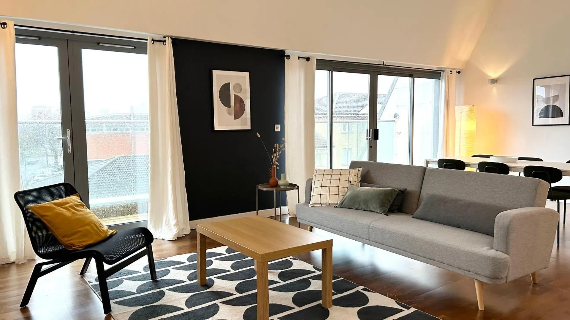 Stay In Style: Modern 2-Bed In Trendy London Area