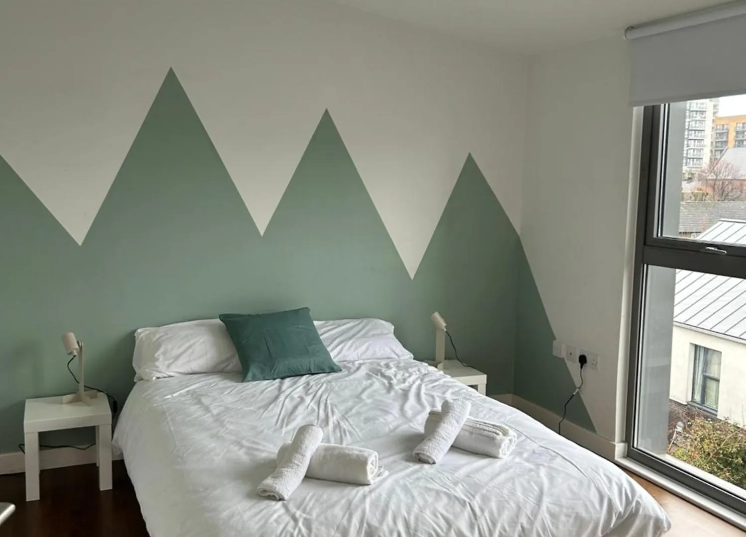 Apartment Stay In Style: Modern 2-Bed In Trendy London Area